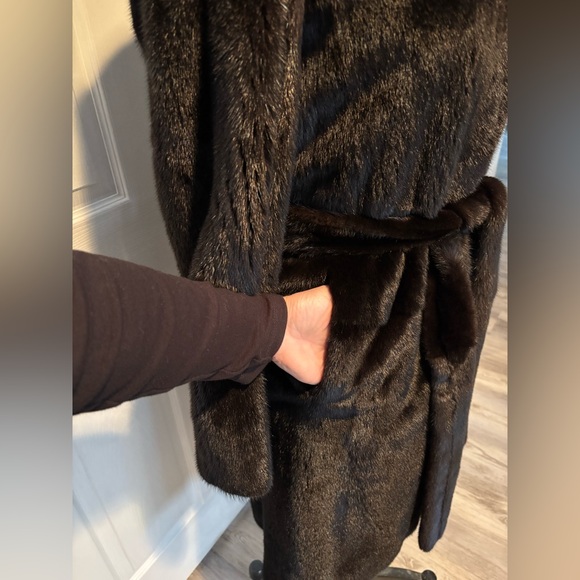 BLACKGLAMA Mink Fur Coat - Picture 8 of 16